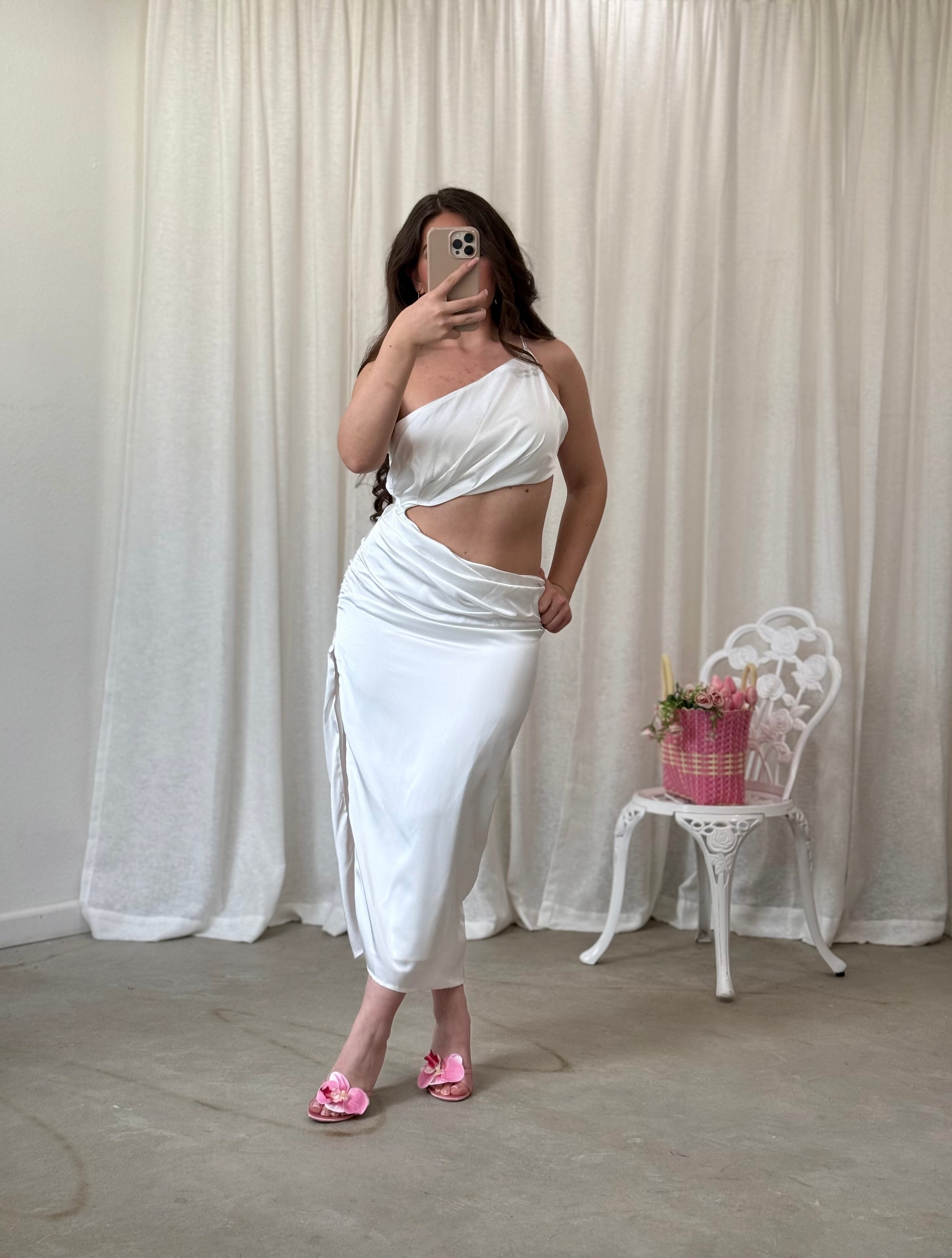 Bella Ilusión Satin Midi Dress