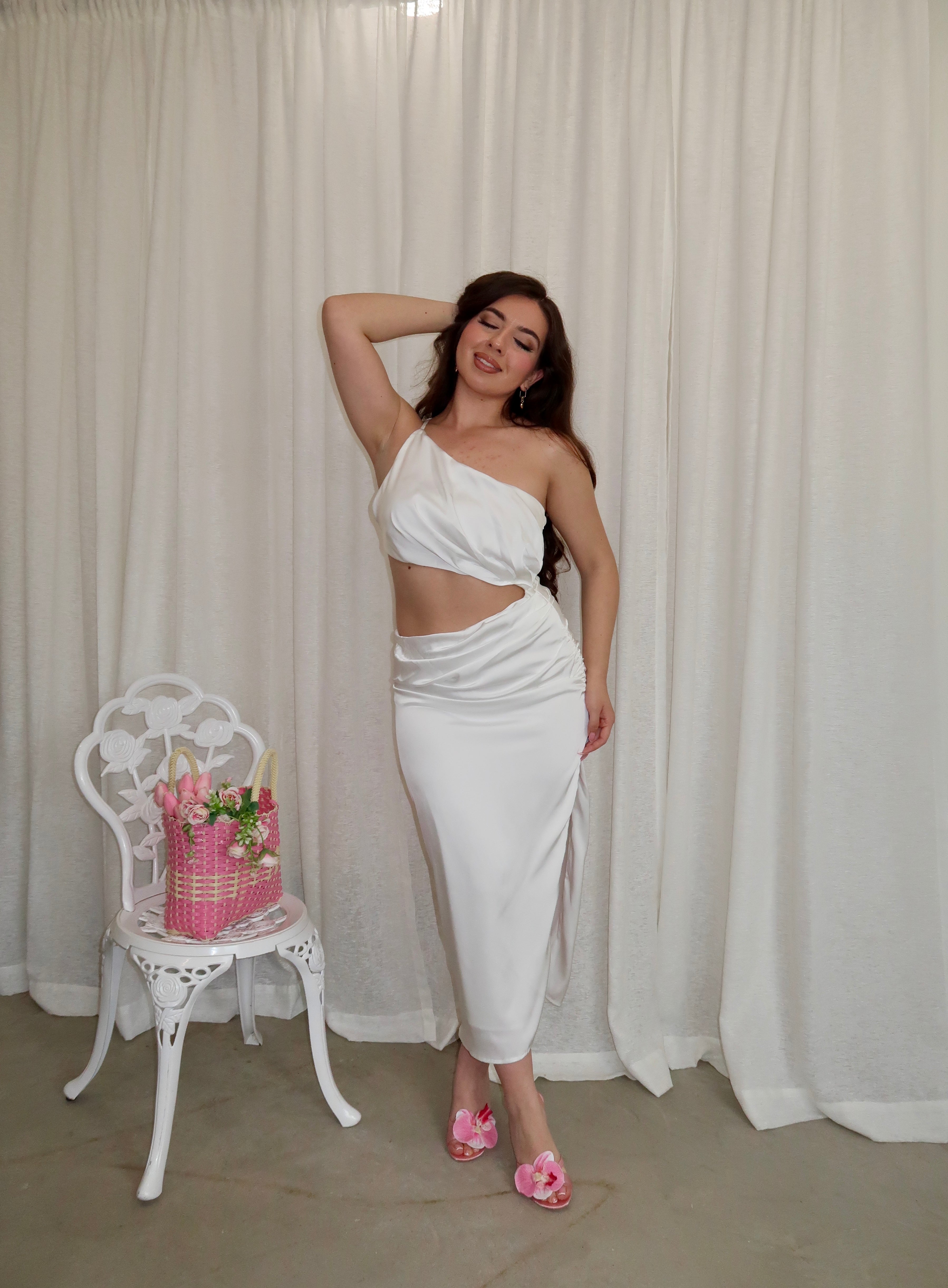Bella Ilusión Satin Midi Dress