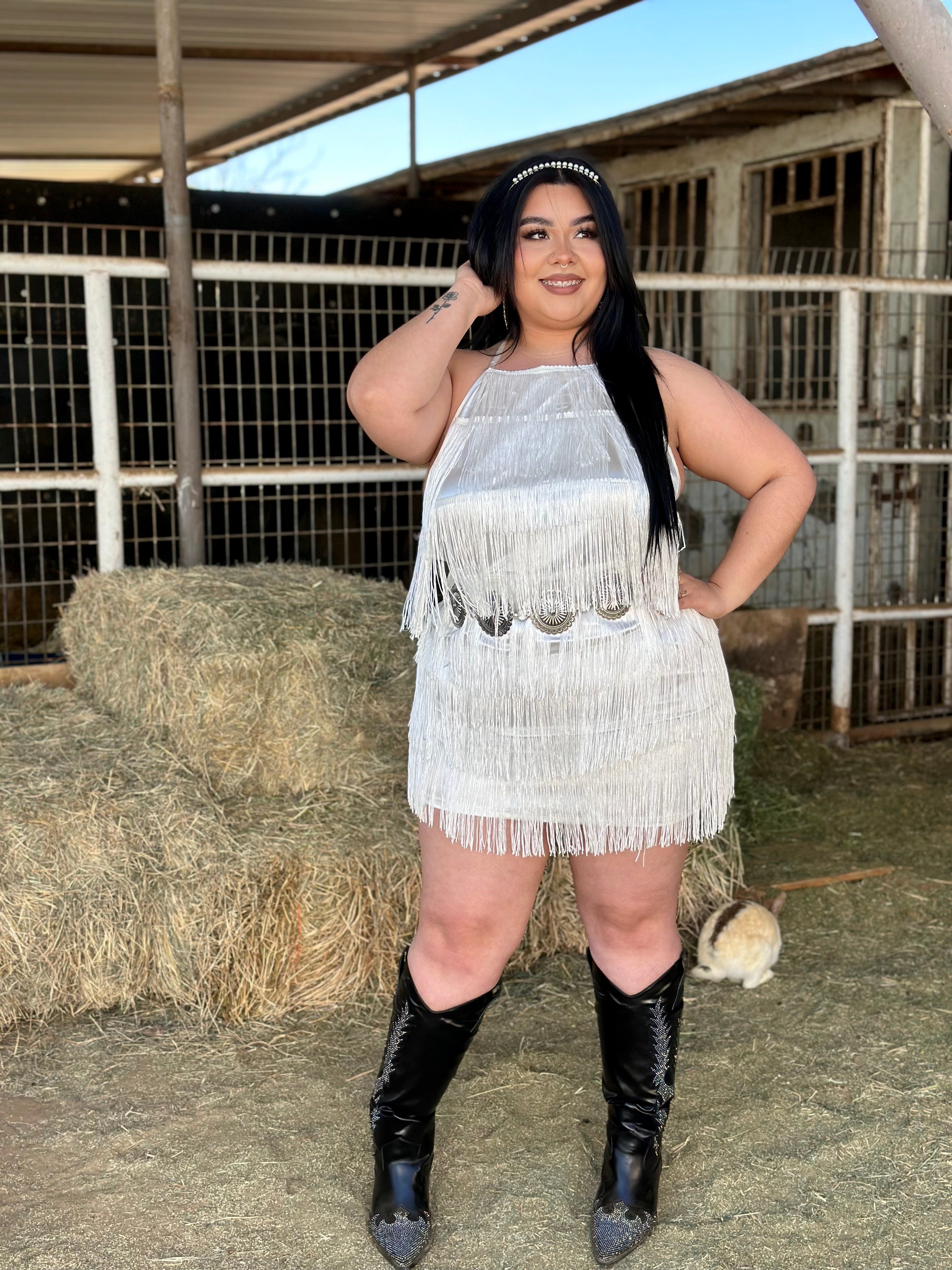 Bailar De Caballito Fringe Halter Dress (White) - Curve