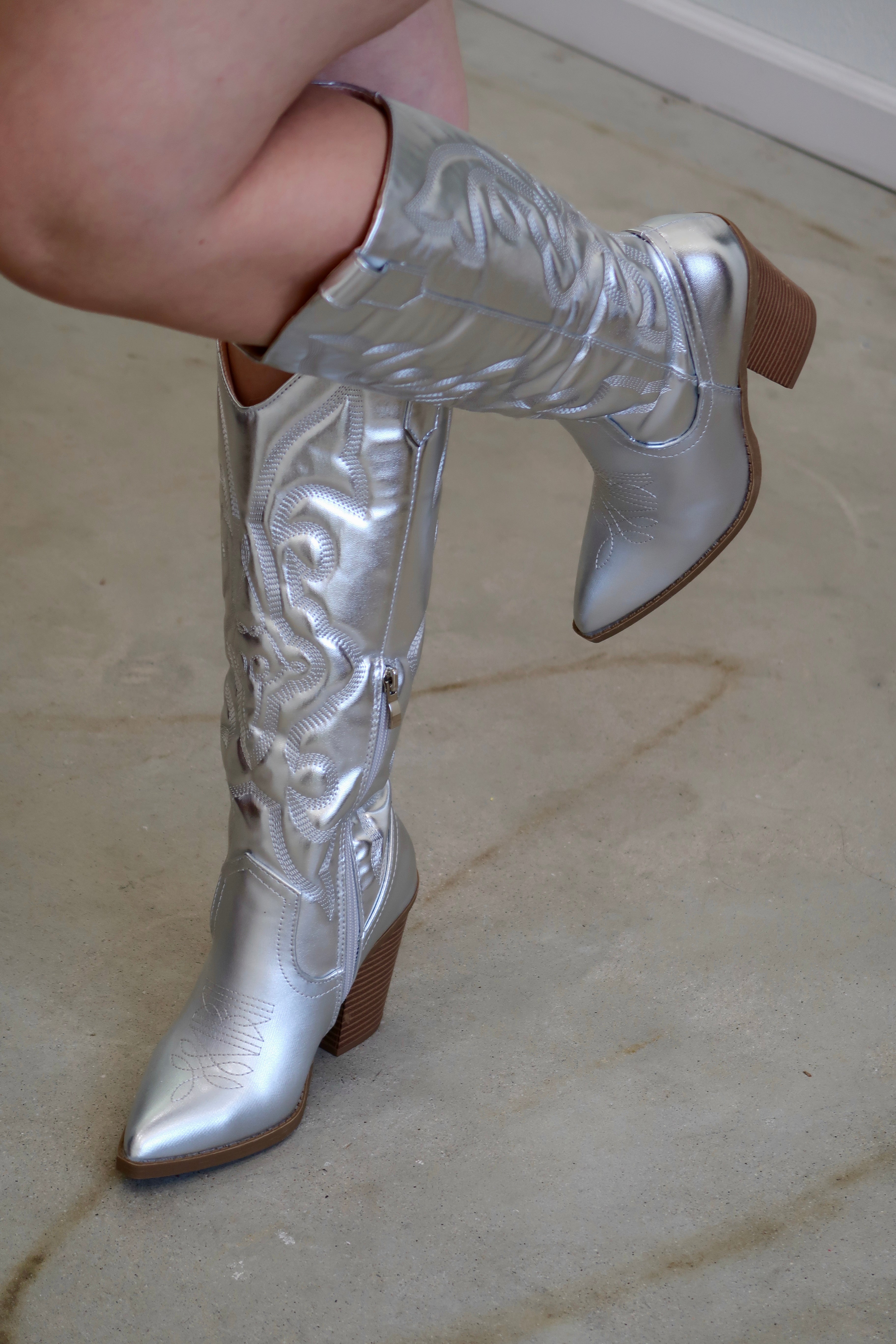 Mitzy Metallic Cowgirl Boots (Silver)