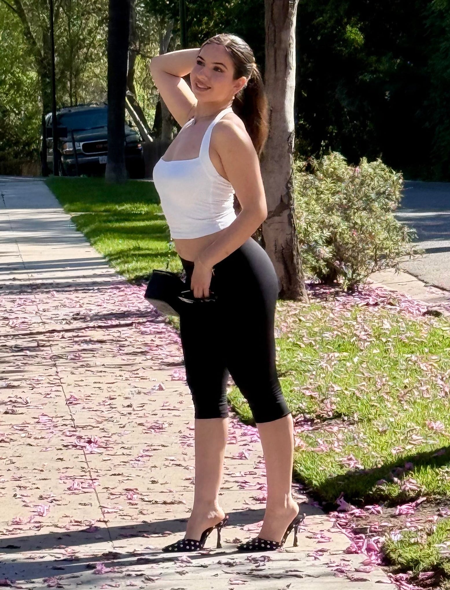 Valerie Capri Pants (Black)
