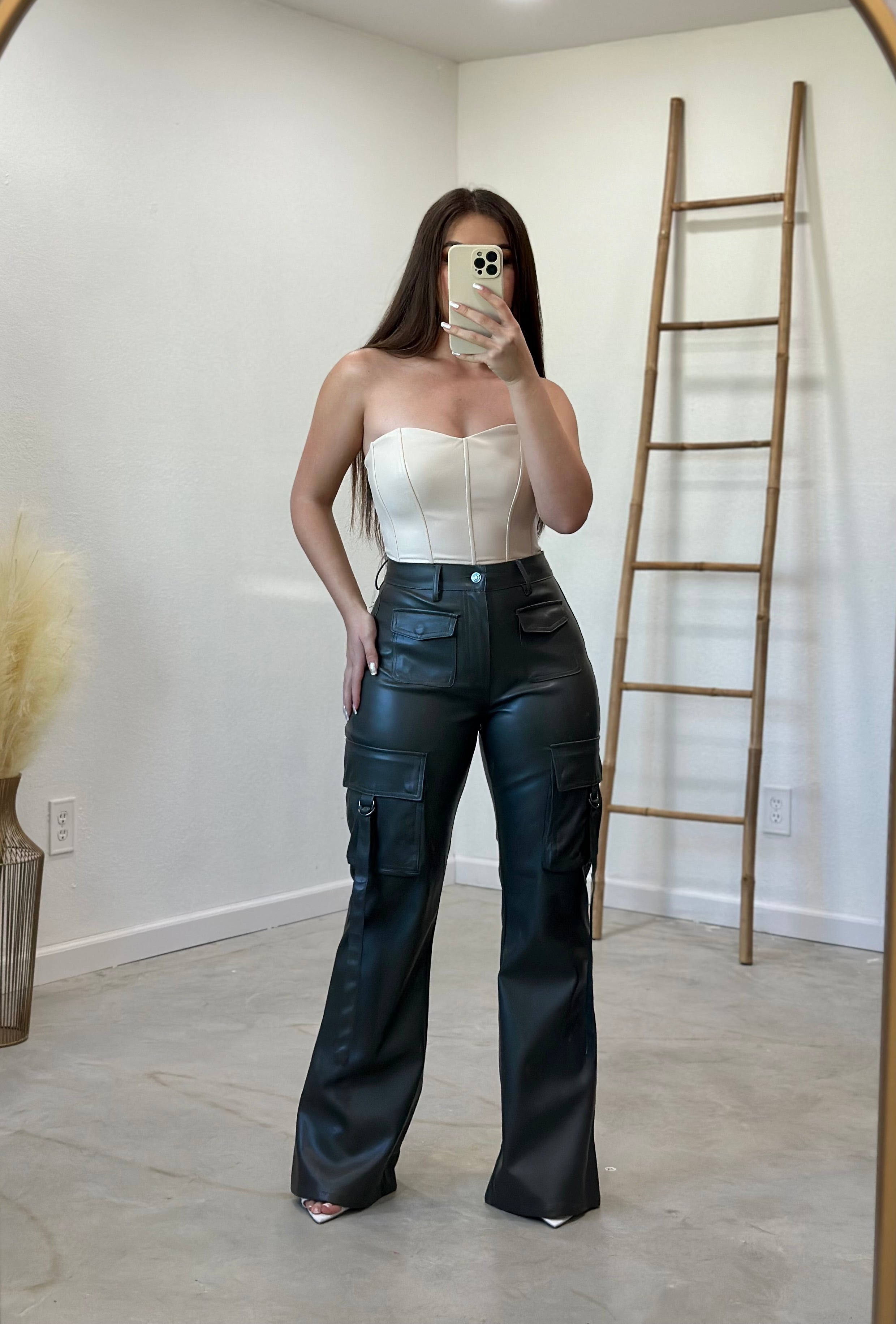 Muchacha Alegre High Rise Flare Pants (Brown) – Valeria'S Boutique