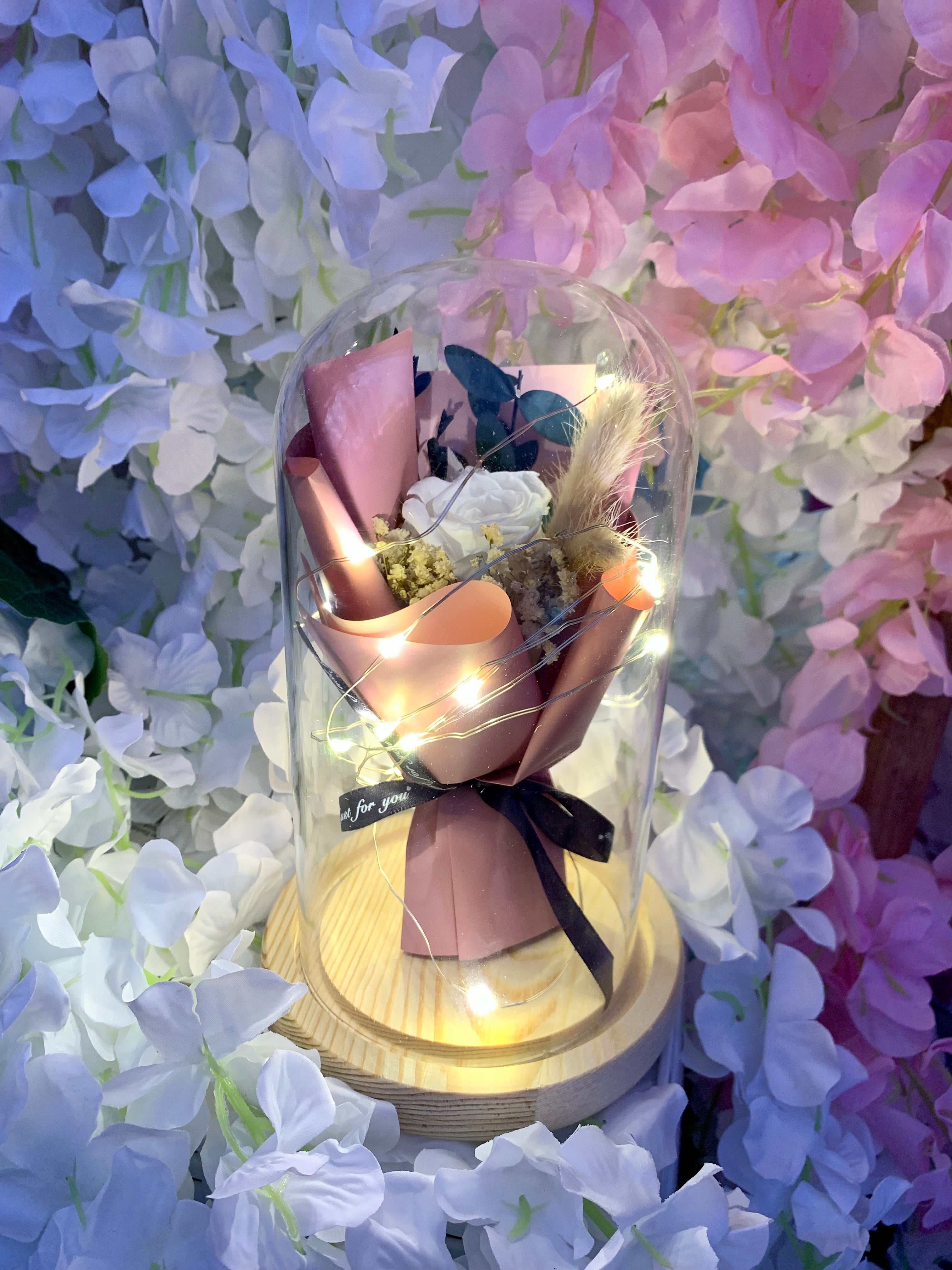 Pre-lit Enchanted Rose in Glass Dome (Pink)