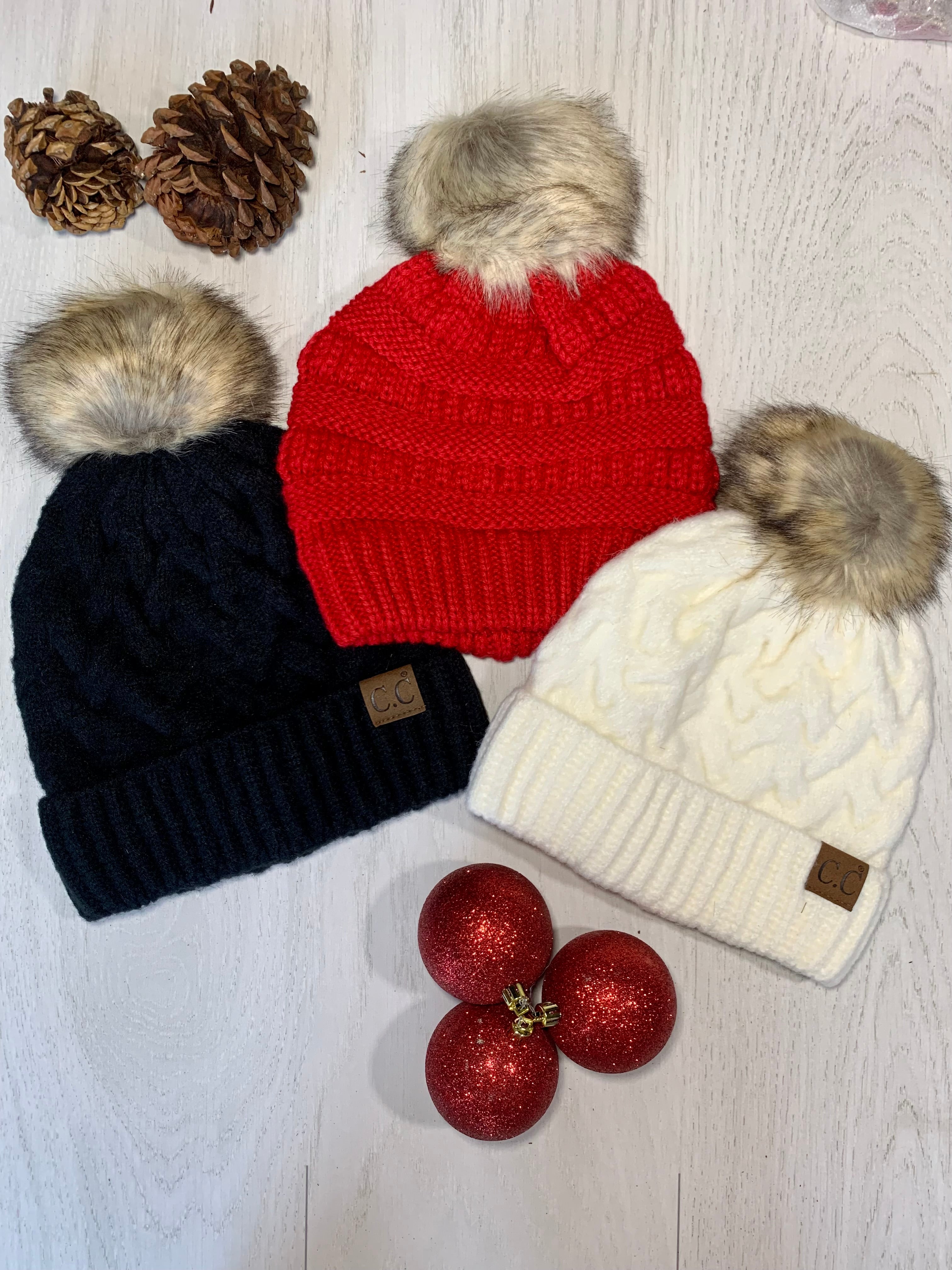 Knit Pom Pom Beanie (White)