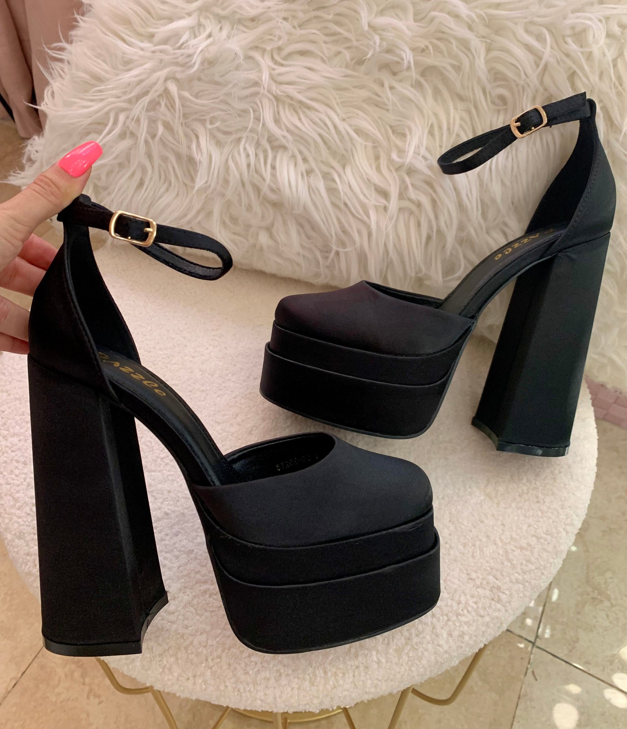 Tiffany Chunky Platform Heels (Black) – Valeria'S Boutique